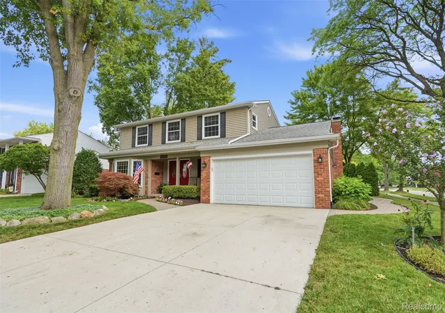 Photo 3 of Single family home for sale at 15338 Susanna Cir, Livonia, MI 48154 | MLS# 20261064425 | Listing updated on 2026-09-13