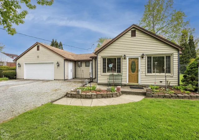 Photo 2 of Single family home for sale at 17346 Common Rd, Roseville, MI 48066 | MLS# 58050218445 | Listing updated on 2026-09-30