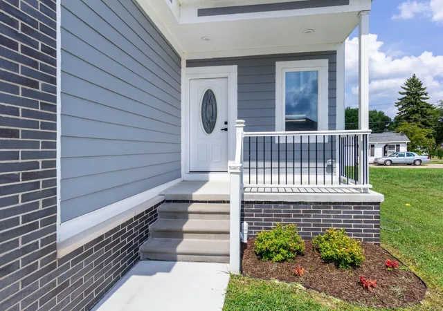 Photo 5 of Single family home for sale at 37235 Jefferson Ave, Harrison Township, MI 48045 | MLS# 58050218446 | Listing updated on 2026-08-13
