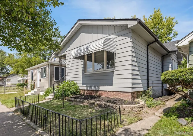 Photo 3 of Single family home for sale at 8287 Meadow Ave, Warren City Macomb, MI 48089 | MLS# 20261064437 | Listing updated on 2026-09-14