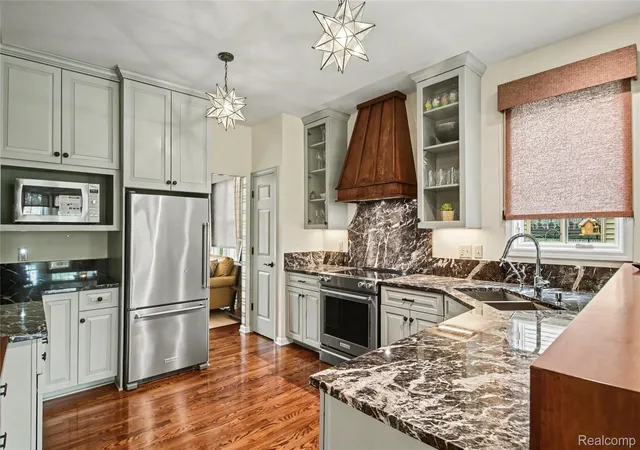 Listing Photo 5 - Condo for sale in building located at 13048 Harbor Landings Dr, Fenton, MI 48430