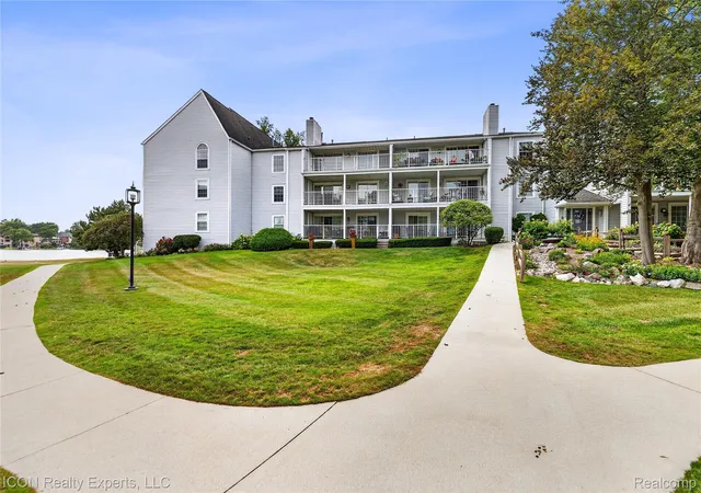 Photo 2 of Condo for sale at 3559 Port Cvs Dr #27, Waterford, MI 48328 | MLS# 20261064440 | Listing updated on 2026-09-09