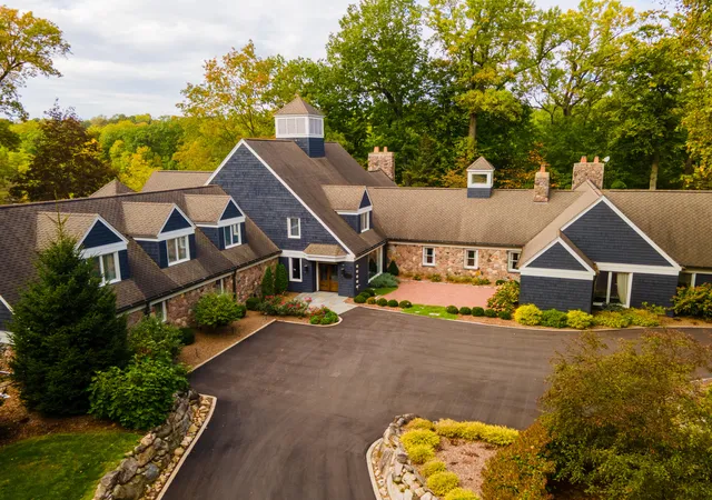 Photo 1 of Mansion for sale at 1997 Morris Dr, Niles, MI 49120 | MLS# 69026042566 | Listing updated on 2026-08-17