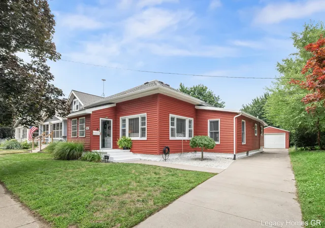 Photo 1 of Single family home for sale at 1042 Patton Ave Nw, Grand Rapids, MI 49504 | MLS# 65026042562 | Listing updated on 2026-10-04