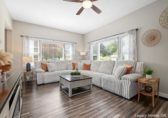Photo 4 of Single family home for sale at 1042 Patton Ave NW, Grand Rapids, MI 49504 | MLS# 65026042562 | Listing updated on 2026-10-04
