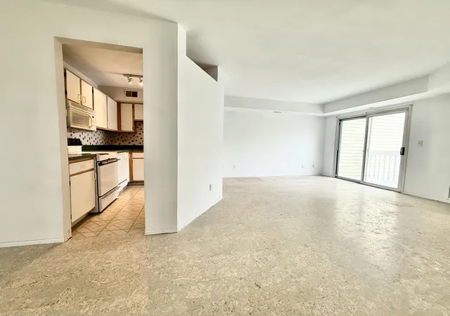 Photo 2 of Condo for sale at 2203 S Huron Pkwy #4, Ann Arbor, MI 48104 | MLS# 81026042565 | Listing updated on 2026-09-17