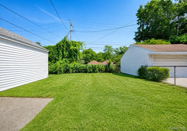 2nd image of 7472 N Vernon St, Dearborn Heights, MI 48127 | MLS# 20261064464