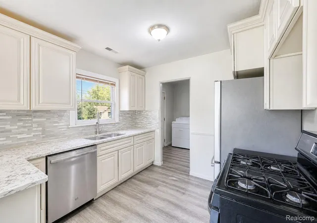 Photo 3 of Single family home for sale at 7472 N Vernon St, Dearborn Heights, MI 48127 | MLS# 20261064464 | Listing updated on 2026-08-24