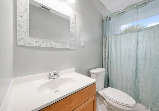 Photo 5 of Single family home for sale at 7472 N Vernon St, Dearborn Heights, MI 48127 | MLS# 20261064464 | Listing updated on 2026-08-24