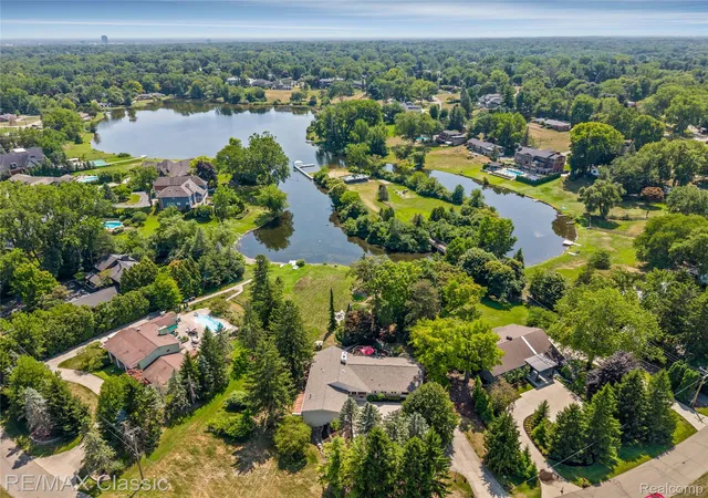 Photo 1 of Single family home for sale at 6600 Valley Spring Rd, Bloomfield Hills, MI 48301 | MLS# 20261064466 | Listing updated on 2026-08-31