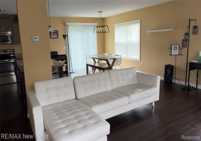 4th image of 1461 Scotland Yard Dr, Walled Lake, MI 48390 | MLS# 20261064486