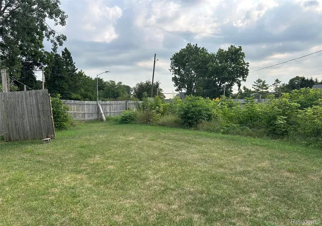 Photo 3 of Single family home for sale at 2222 Moak St, Port Huron, MI 48060 | MLS# 20261064491 | Listing updated on 2026-09-14