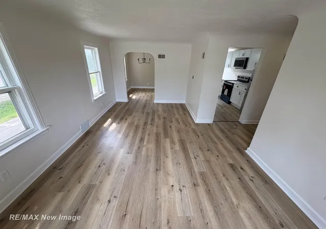 Photo 3 of Single family home for sale at 2335 Shattuck Rd, Saginaw, MI 48603 | MLS# 61050218459 | Listing updated on 2026-09-14