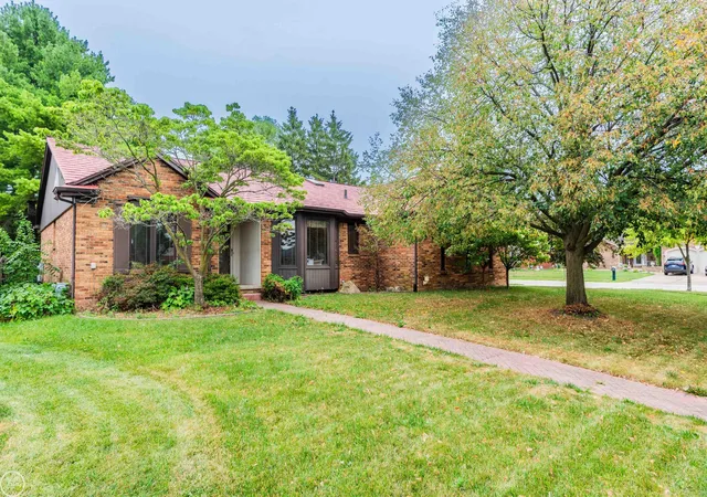 Photo 1 of Sale Pending at 40410 Kinburn Dr, Sterling Heights, MI 48310 | MLS# 58050218462 | Listing updated on 2026-08-18