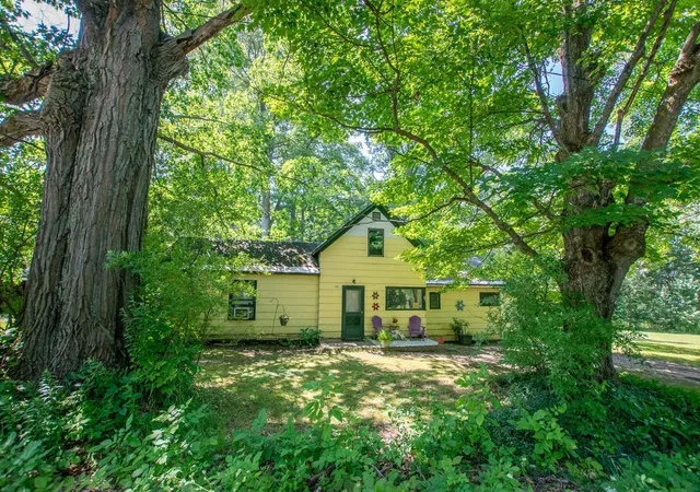 Photo 1 of Single family home for sale at 1304 S Richter Rd, Suttons Bay, MI 49682 | MLS# 78080072323 | Listing updated on 2026-08-17