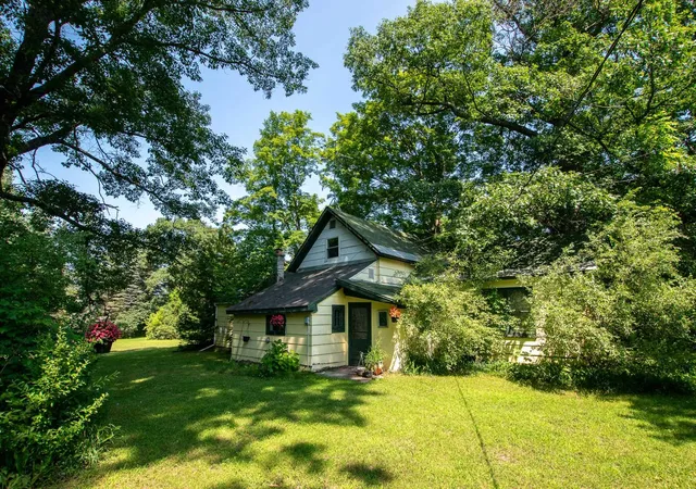 Photo 2 of Single family home for sale at 1304 S Richter Rd, Suttons Bay, MI 49682 | MLS# 78080072323 | Listing updated on 2026-08-17