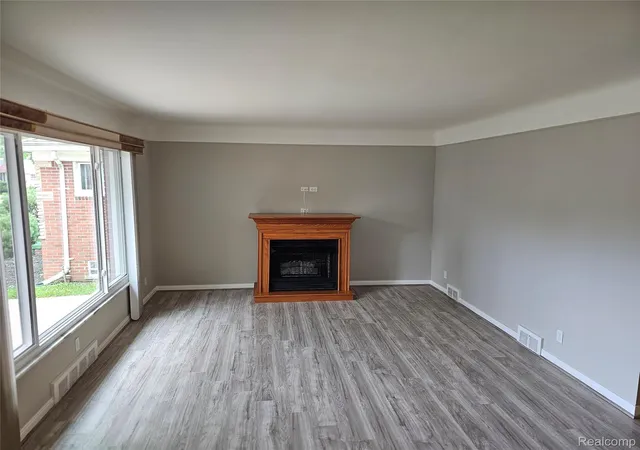 Photo 2 of Single family home for sale at 23091 Sussex St, Oak Park, MI 48237 | MLS# 20261064495 | Listing updated on 2026-08-16