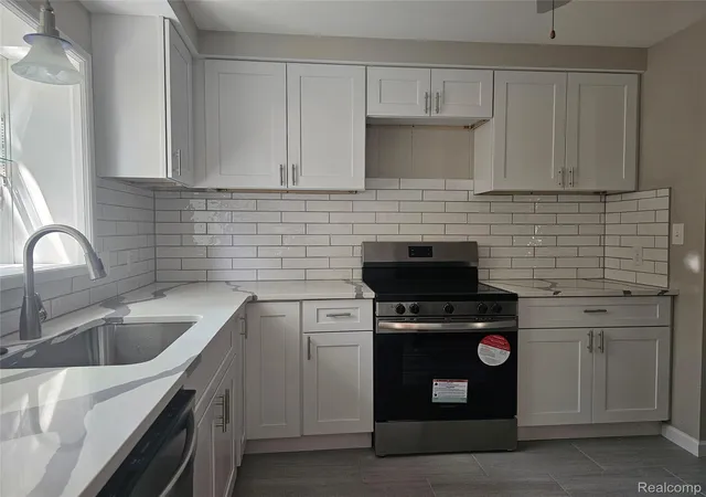 Photo 4 of Single family home for sale at 23091 Sussex St, Oak Park, MI 48237 | MLS# 20261064495 | Listing updated on 2026-10-15