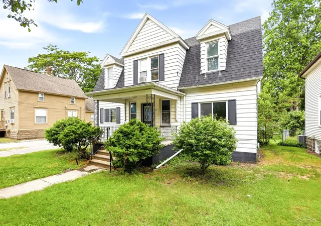 Photo 2 of Multi family home for sale at 123 Woodside Ln, Bay City, MI 48708 | MLS# 61050218453 | Listing updated on 2026-08-13