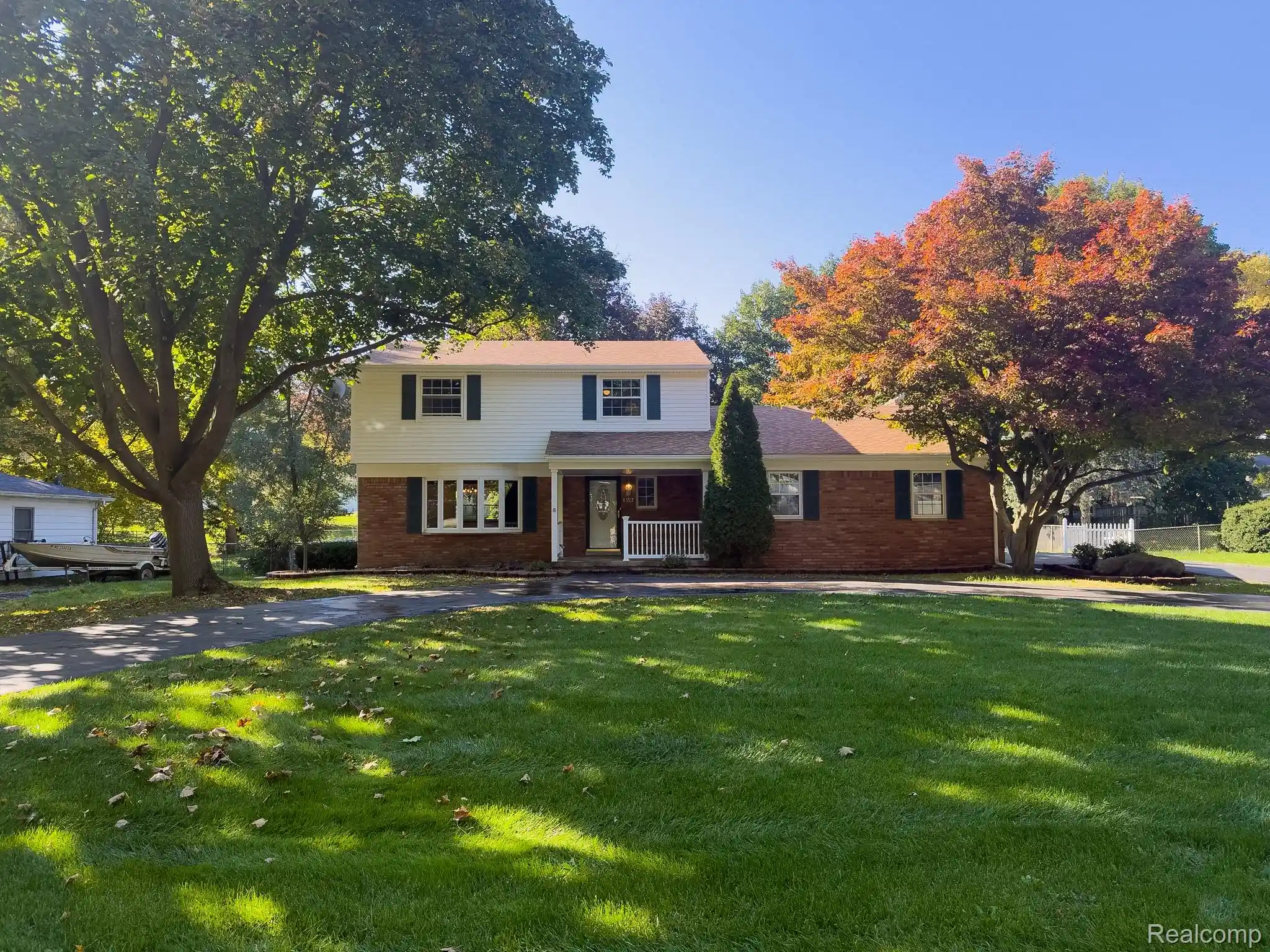 Photo 1 of Single family home for sale at 1353 Alhi St, Waterford, MI 48328 | MLS# 20261064500 | Listing updated on 2026-10-21