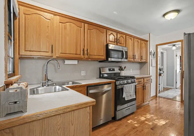 Photo 4 of Single family home for sale at 912 Wendover Blvd, Norton Shores, MI 49441 | MLS# 71026042596 | Listing updated on 2026-09-02