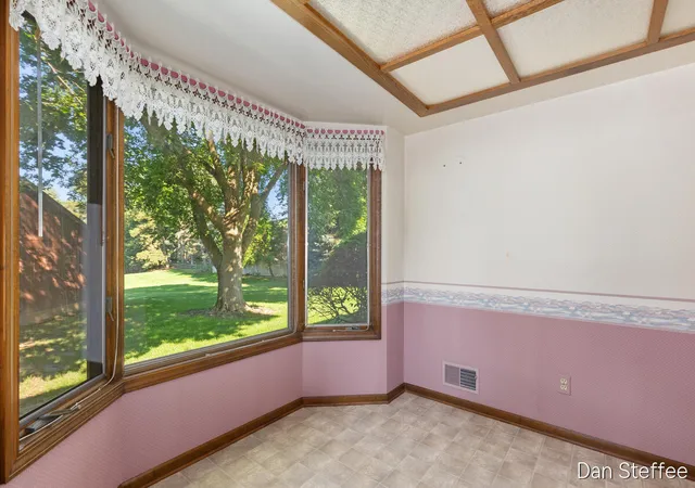 Listing Photo 5 - Condo for sale in building located at 2121 Dewberry Dr Ne, Kent, MI 49505