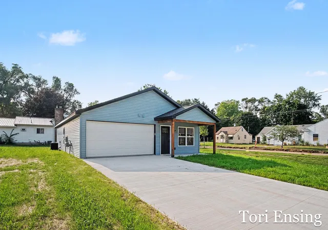 2nd image of 725 N Burgess St, Greenville, MI 48838 | MLS# 65026042571