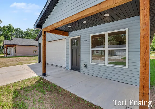 3rd image of 725 N Burgess St, Greenville, MI 48838 | MLS# 65026042571