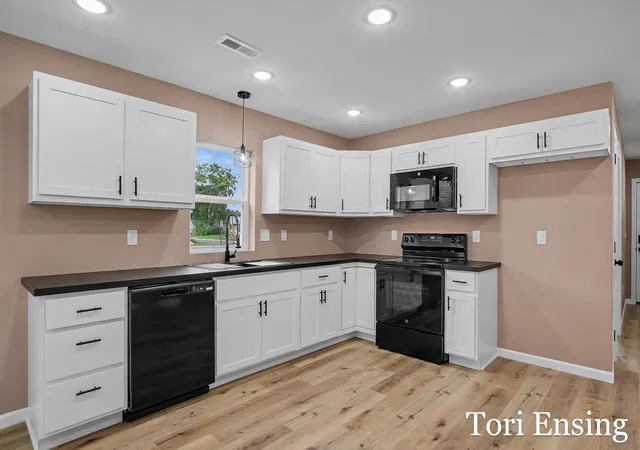 4th image of 725 N Burgess St, Greenville, MI 48838 | MLS# 65026042571