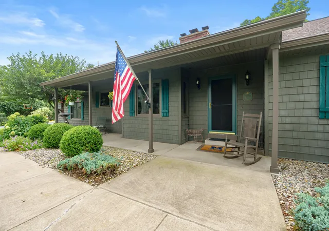 4th image of 43501 Duane Ln, Paw Paw, MI 49079 | MLS# 66026042589