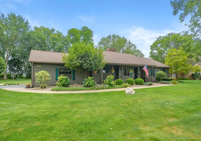5th image of 43501 Duane Ln, Paw Paw, MI 49079 | MLS# 66026042589