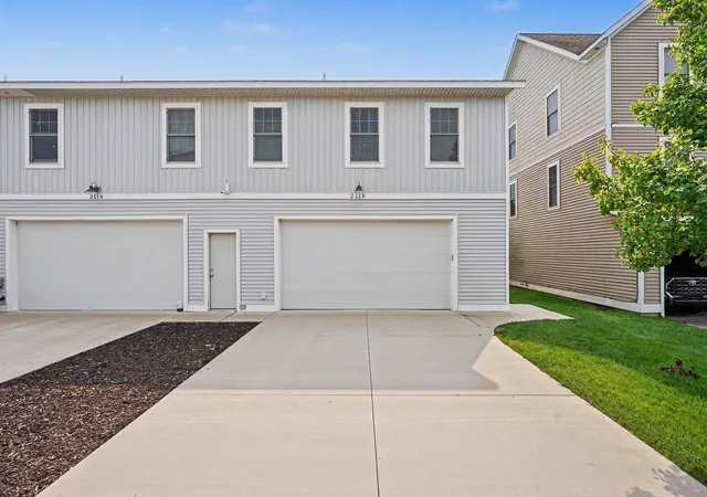 Listing Photo 3 - Condo for sale in building located at 2118 Sherwood Ave, Holland, MI 49423