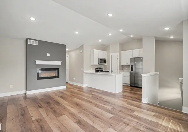 Listing Photo 5 - Condo for sale in building located at 2118 Sherwood Ave, Holland, MI 49423