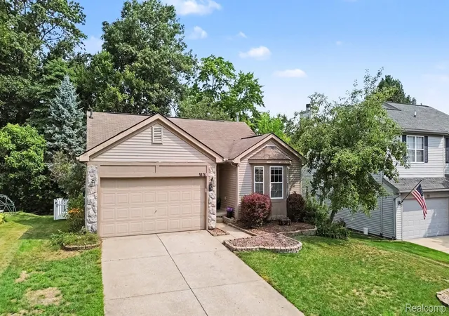 Photo 1 of Sale Pending at 5576 Juneberry Ct, Waterford, MI 48329 | MLS# 20261064521 | Listing updated on 2026-08-28