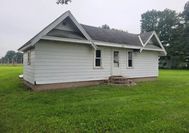 Photo 3 of Single family home for sale at 37646 Paw Rd, Paw Paw, MI 49079 | MLS# 71026042606 | Listing updated on 2026-09-04
