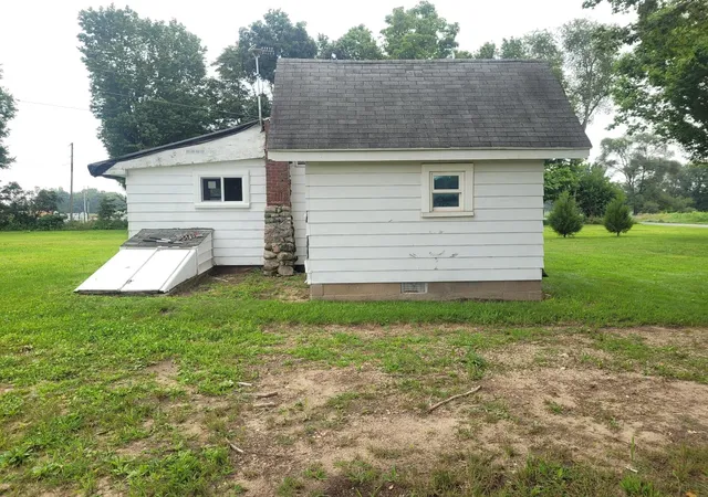 Photo 4 of Single family home for sale at 37646 Paw Rd, Paw Paw, MI 49079 | MLS# 71026042606 | Listing updated on 2026-09-04