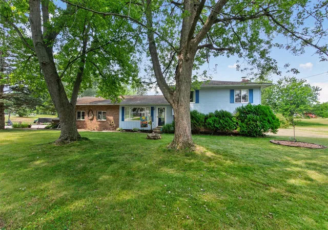 Photo 2 of Single family home for sale at 4788 Moon Lake Rd, Jackson, MI 49201 | MLS# 55026042615 | Listing updated on 2026-09-15