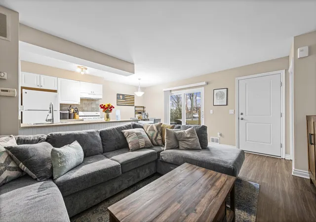 Photo 4 of Condo for sale at 21627 E 11 Mile Rd, Saint Clair Shores, MI 48081 | MLS# 58050218475 | Listing updated on 2026-09-02