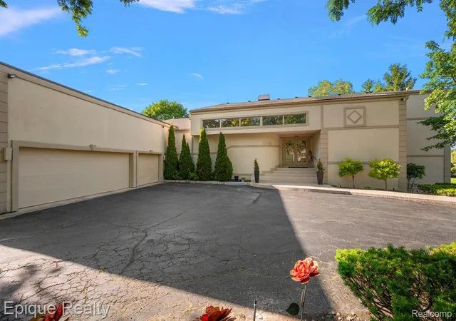Photo 2 of Single family home for sale at 1848 Golf Ridge Dr S, Bloomfield Hills, MI 48302 | MLS# 20261064537 | Listing updated on 2026-09-09