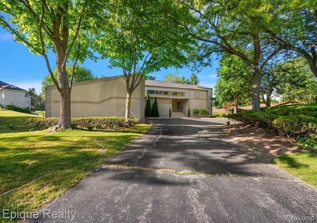 Photo 4 of Single family home for sale at 1848 Golf Ridge Dr S, Bloomfield Hills, MI 48302 | MLS# 20261064537 | Listing updated on 2026-09-09