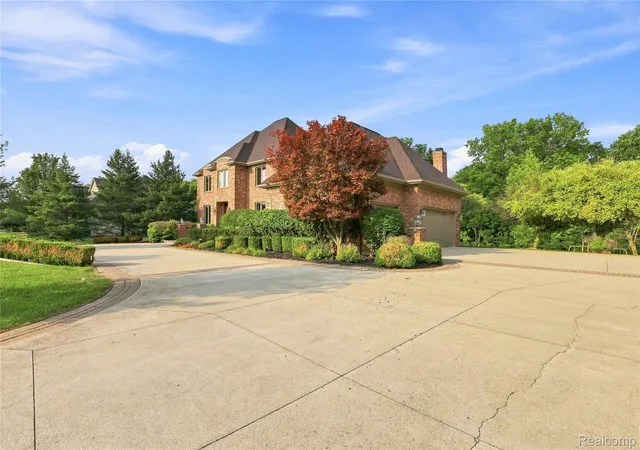 2nd image of 8263 Pine Hollow Trl, Grand Blanc, MI 48439 | MLS# 20261064540