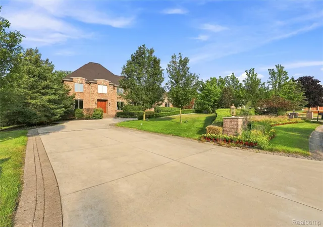 3rd image of 8263 Pine Hollow Trl, Grand Blanc, MI 48439 | MLS# 20261064540