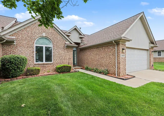 Listing Photo 3 - Condo for sale in building located at 34917 Chickadee Ridge, Richmond, MI 48062