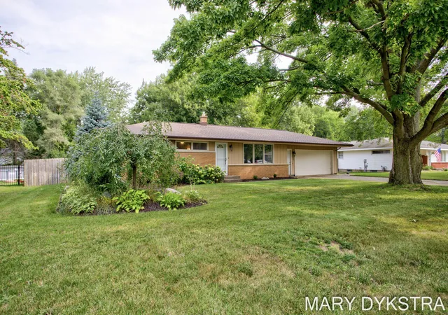 Photo 1 of Single family home for sale at 585 Huizenga Ave, Zeeland, MI 49464 | MLS# 71026042630 | Listing updated on 2026-09-16