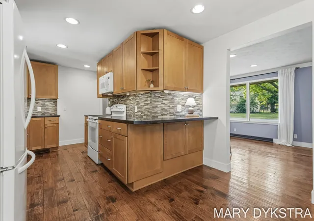 Photo 3 of Single family home for sale at 585 Huizenga Ave, Zeeland, MI 49464 | MLS# 71026042630 | Listing updated on 2026-09-16