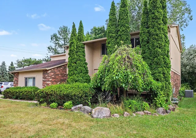 Photo 3 of Single family home for sale at 6021 Fairbrook Dr, West Bloomfield, MI 48322 | MLS# 66026042631 | Listing updated on 2026-08-13