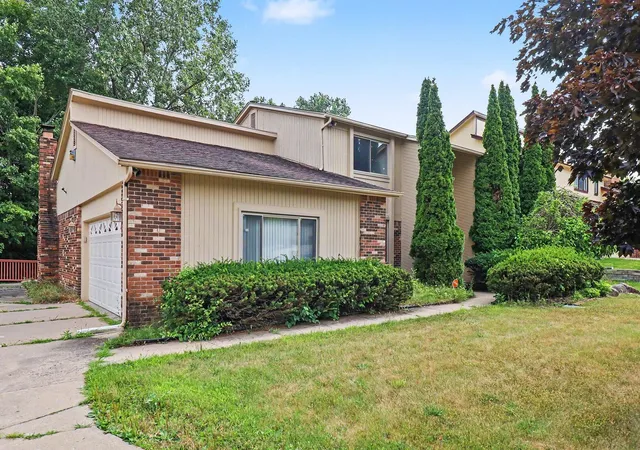 Photo 3 of Single family home for sale at 6021 Fairbrook Dr, West Bloomfield, MI 48322 | MLS# 66026042631 | Listing updated on 2026-08-13