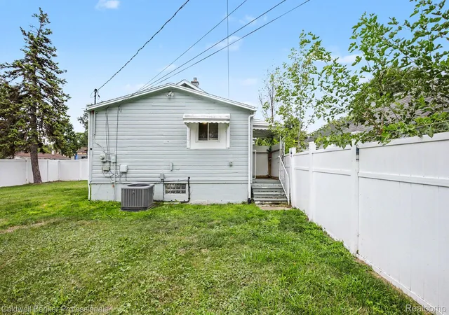 Photo 17 of Single family home for sale at 83 Gibbs St, Mount Clemens, MI 48043 | MLS# 20261064545 | Listing updated on 2026-08-27