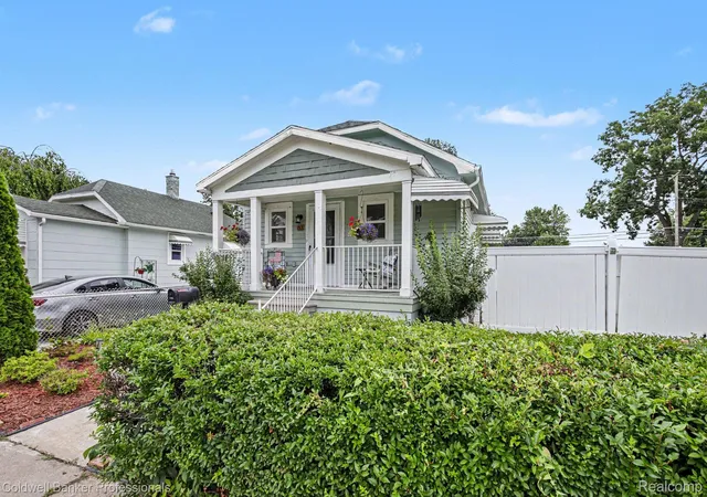 Photo 3 of Single family home for sale at 83 Gibbs St, Mount Clemens, MI 48043 | MLS# 20261064545 | Listing updated on 2026-08-27