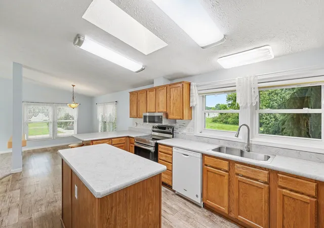 5th image of 1559 Larkmore Ln, Grass Lake, MI 49240 | MLS# 55026042639